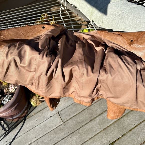 Xl Gap Edition vintage leather coat in cognac color. Buttery soft w cool details - Picture 11 of 16